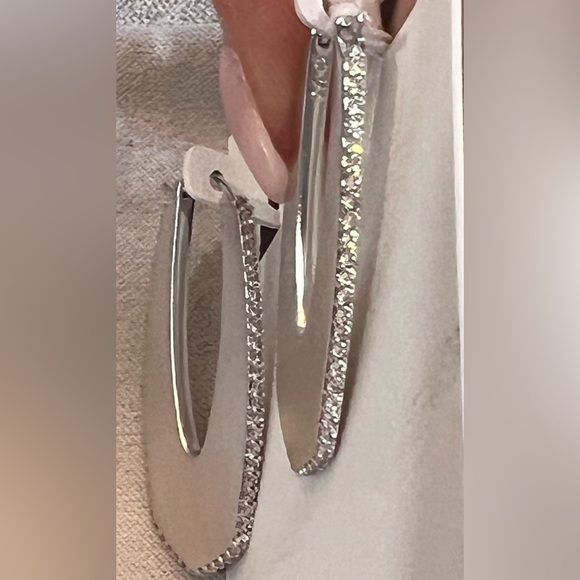 NWT gorgeous KENDRA SCOTT silver tone Adeline Hoop Earrings with crystal stones - Picture 7 of 14